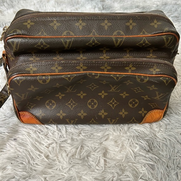 Louis Vuitton Handbags - Authentic Louis Vuitton Nil 28 Monogram